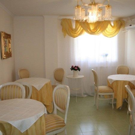 Hotel Nelisse Bukarest Restaurant foto