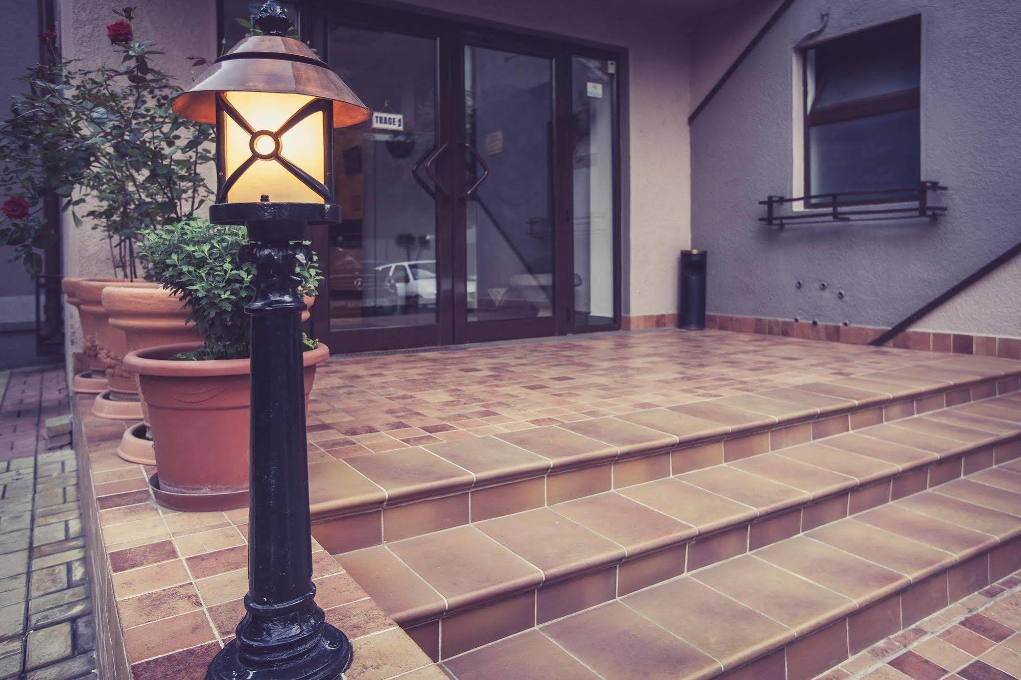 Hotel Nelisse Bukarest Exterior foto